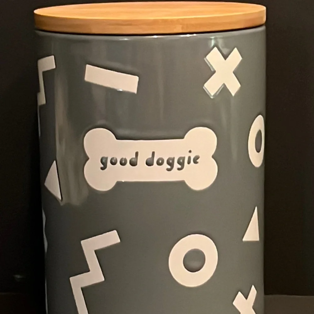 “good doggie” ceramic dog biscuit jar with bamboo lid-NWOT